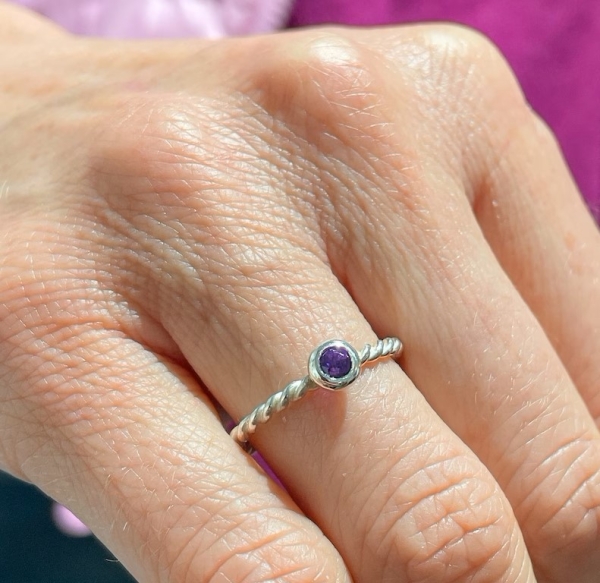 Kordelring in Silber mit Amethyst